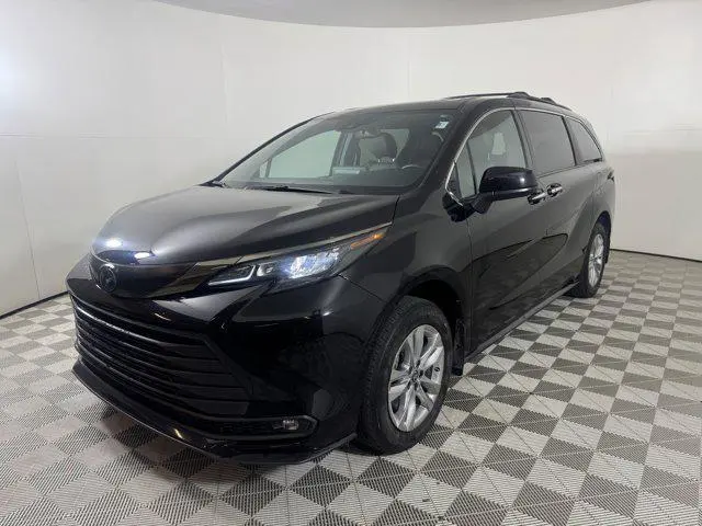2023 Toyota Sienna Woodland Edition