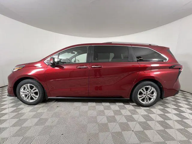 2022 Toyota Sienna Platinum 7 Passenger