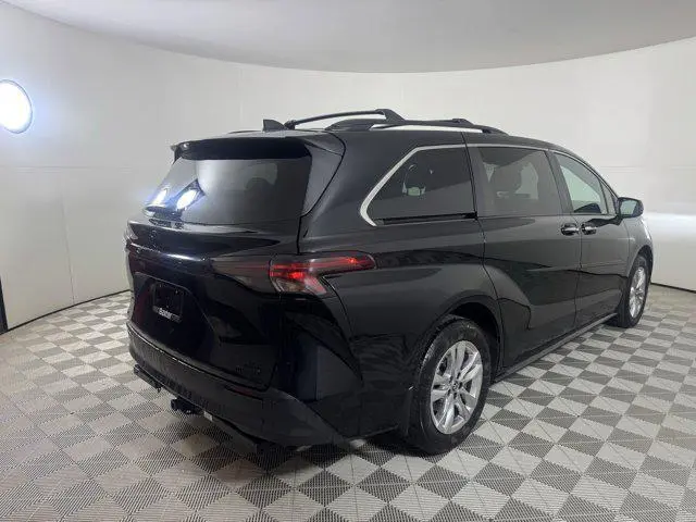 2023 Toyota Sienna Woodland Edition