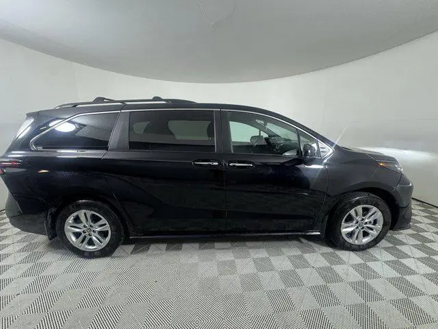 2023 Toyota Sienna Woodland Edition