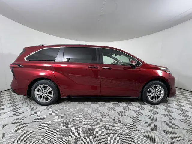 2022 Toyota Sienna Platinum 7 Passenger