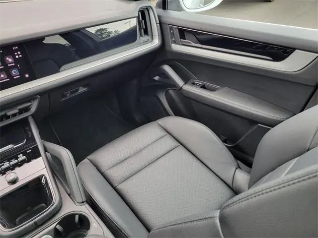 2024 Porsche Cayenne Base