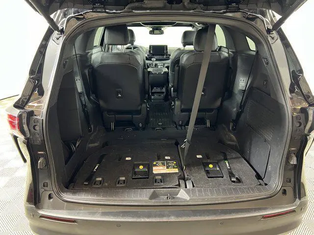 2023 Toyota Sienna Woodland Edition