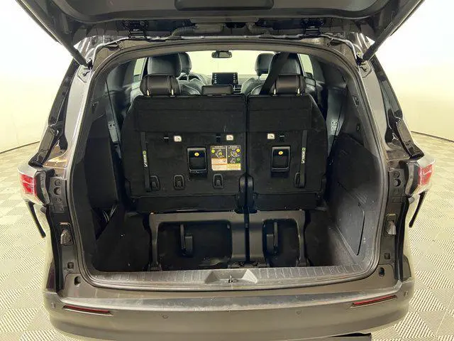 2023 Toyota Sienna Woodland Edition