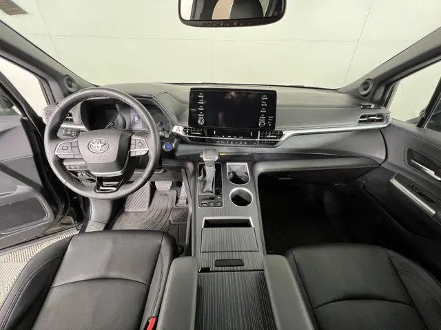 2023 Toyota Sienna Woodland Edition