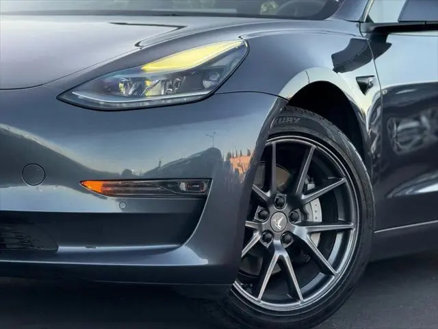 2022 Tesla Model 3 Standard Range