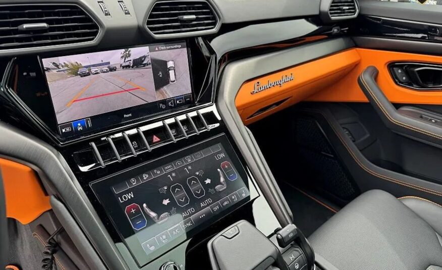 LAMBORGHINI URUS S