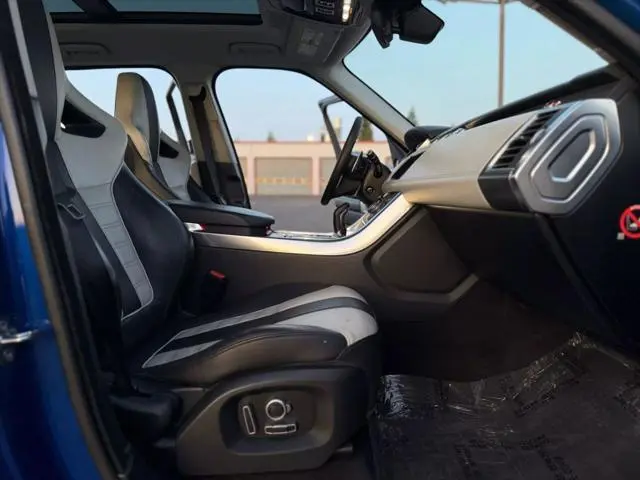 2017 Land Rover Range Rover Sport 5.0L Supercharged SVR