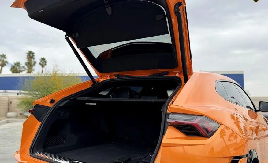 LAMBORGHINI URUS S