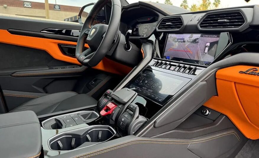LAMBORGHINI URUS S
