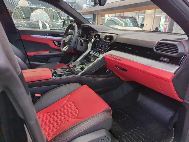 Lamborghini Urus AWD