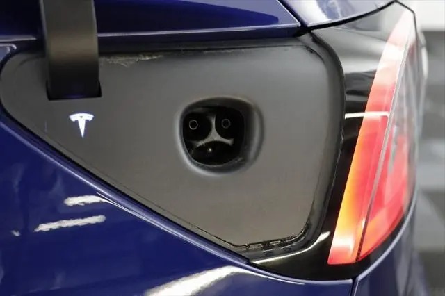 2022 Tesla Model Y Long Range Dual Motor All-Wheel Drive