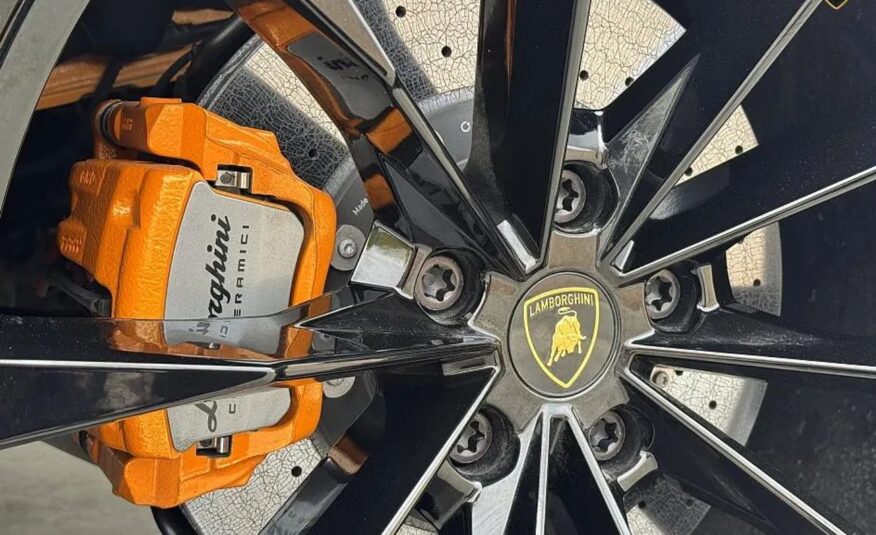LAMBORGHINI URUS S
