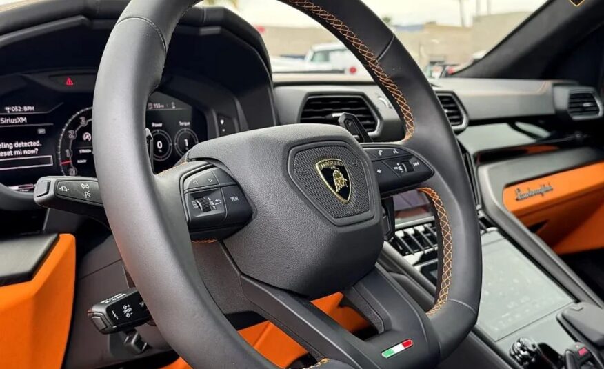 LAMBORGHINI URUS S