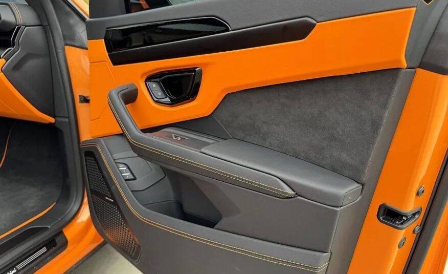 LAMBORGHINI URUS S