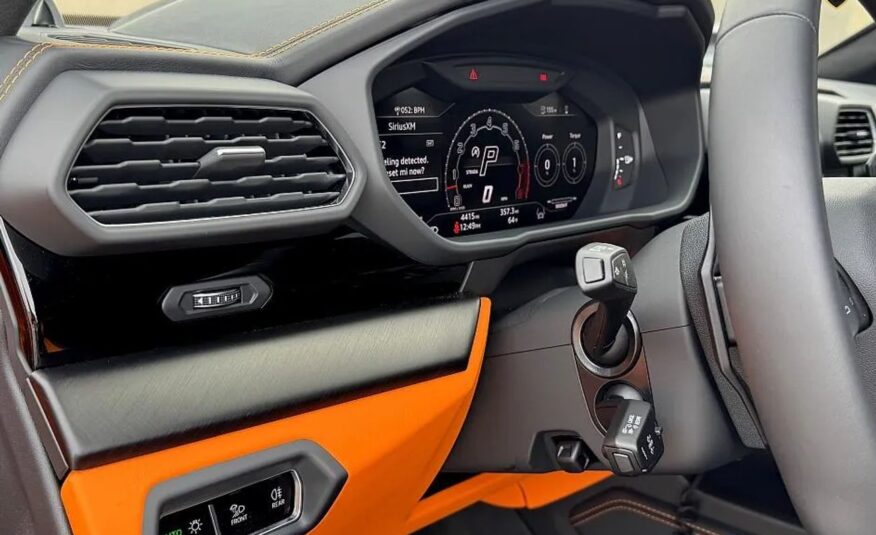 LAMBORGHINI URUS S