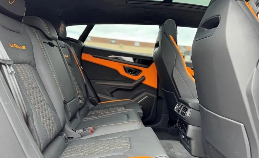 LAMBORGHINI URUS S