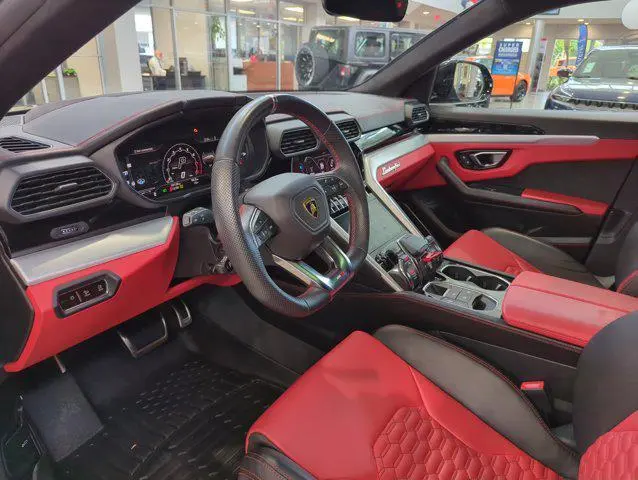 Lamborghini Urus AWD