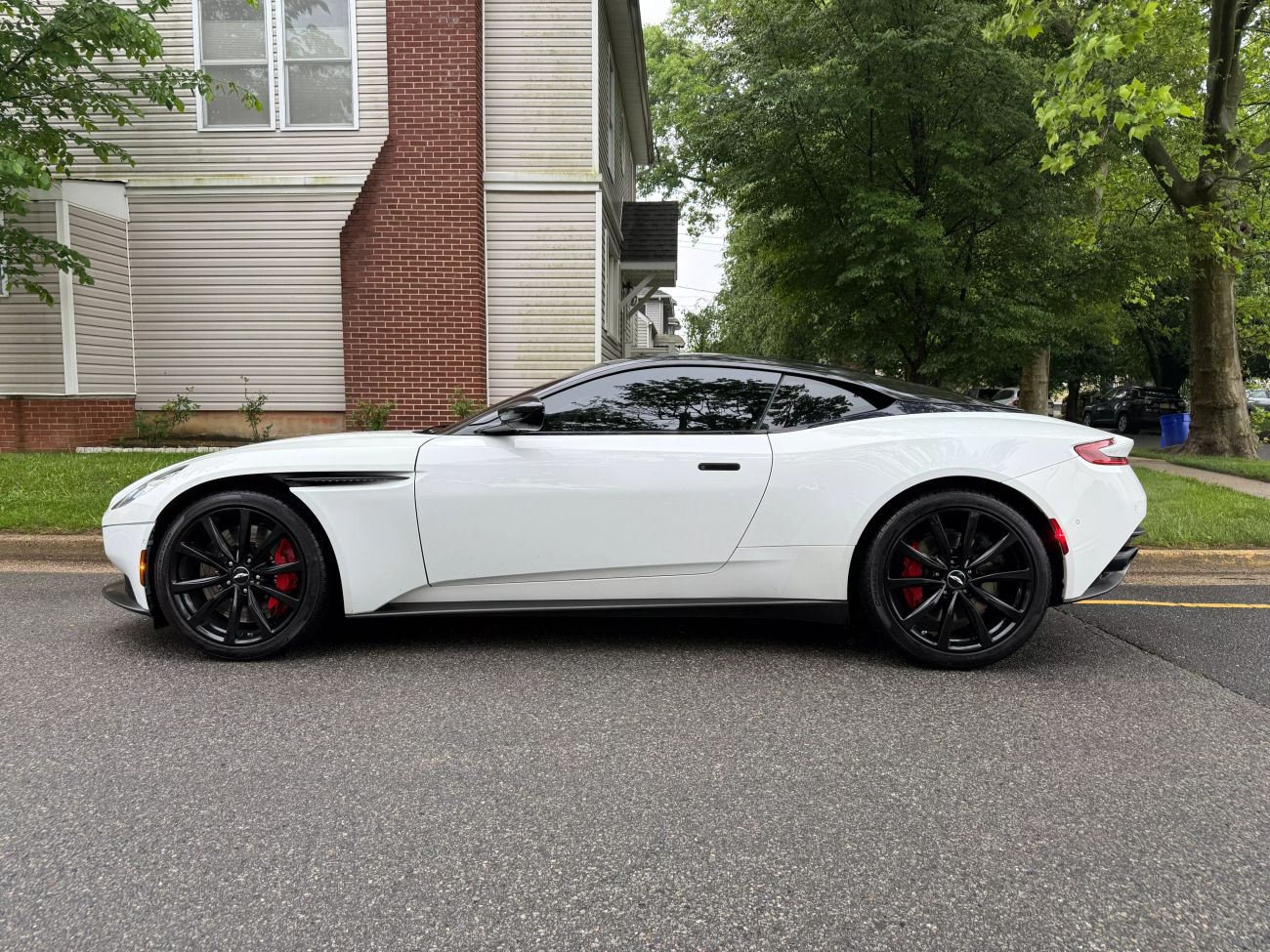 2017 ASTON MARTIN DB11 BASE