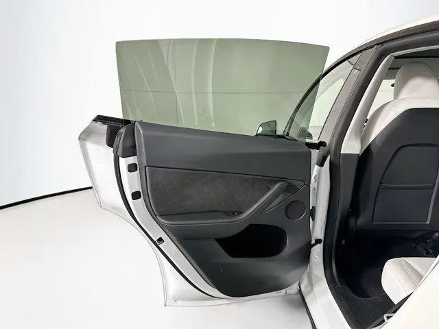 Tesla Model Y Long Range Dual Motor All-Wheel Drive