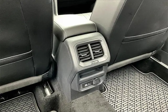 Volkswagen Tiguan 2.0T SE