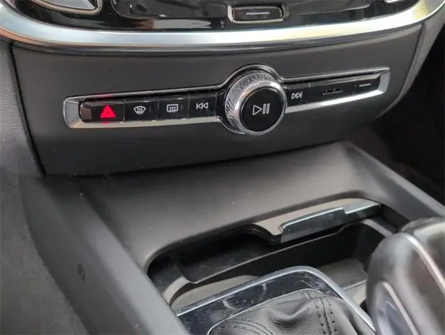 2021 Volvo V60 Cross Country T5